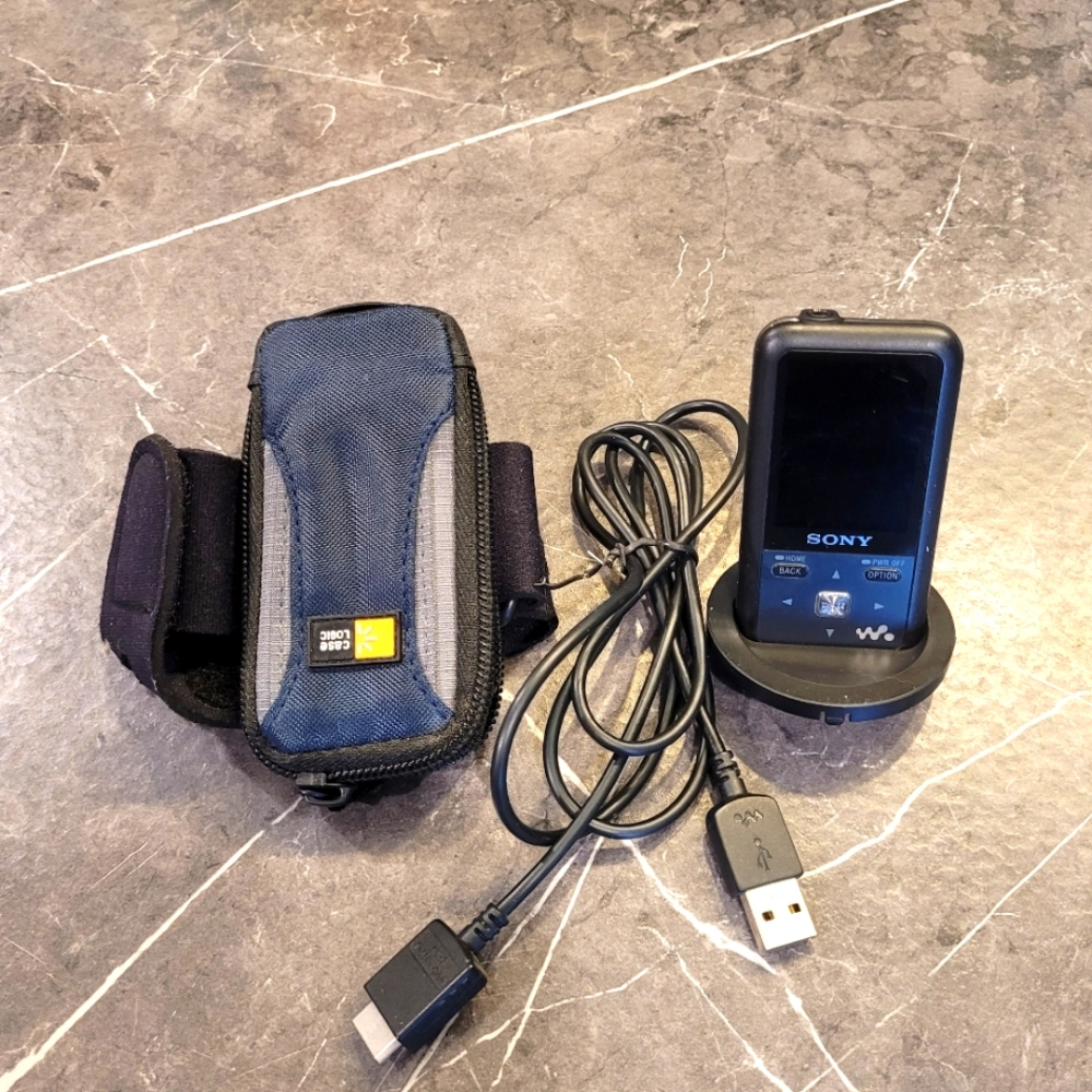 ✨️Leaving Soon✨️💰Price Firm🛍Last Chance✨️Sony Walkman Bundle